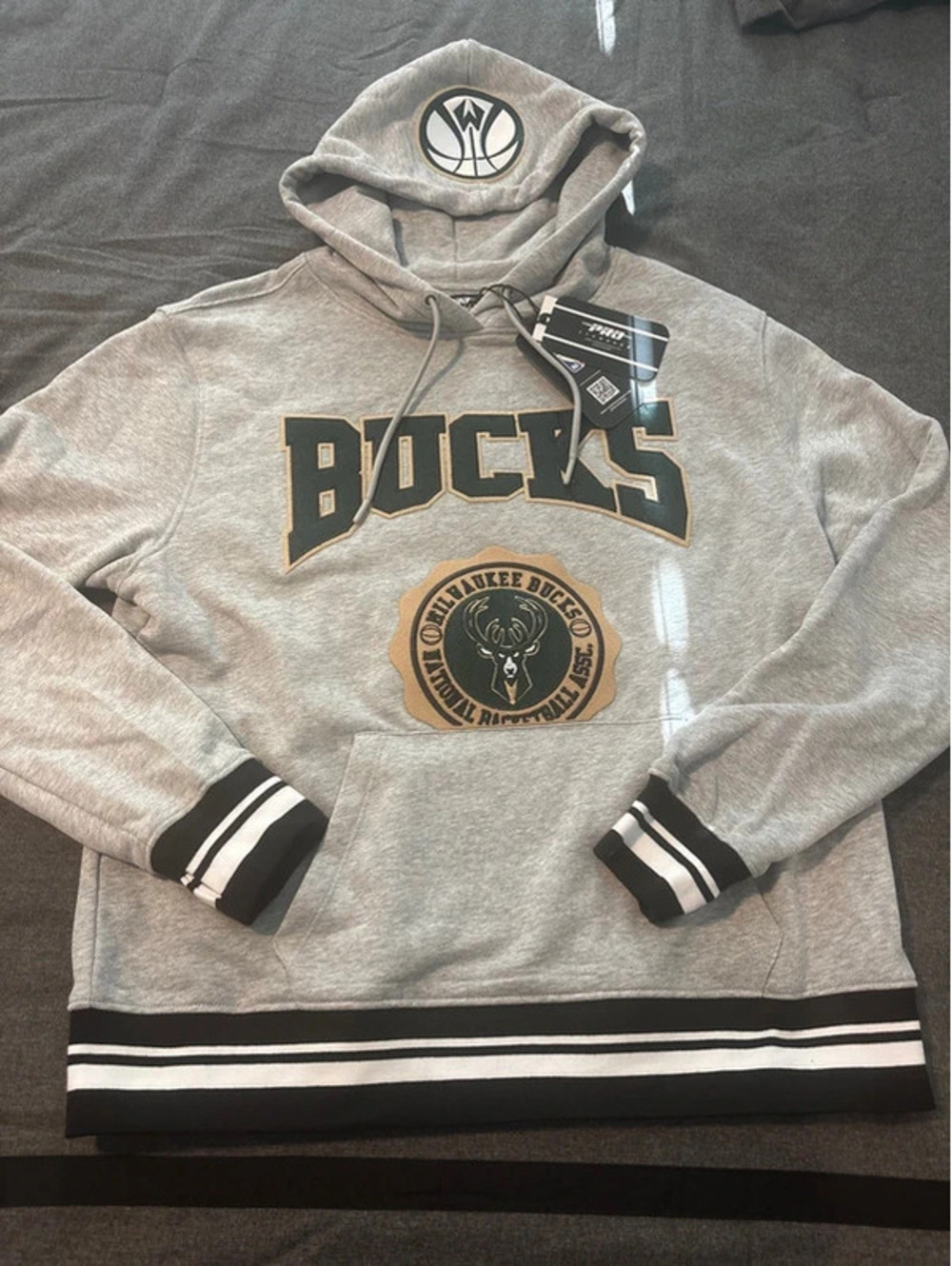 NWT Pro Standard Milwaukee Bucks Hoodie Medium